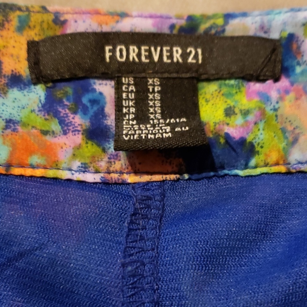 Shorts - Picture 5 of 8